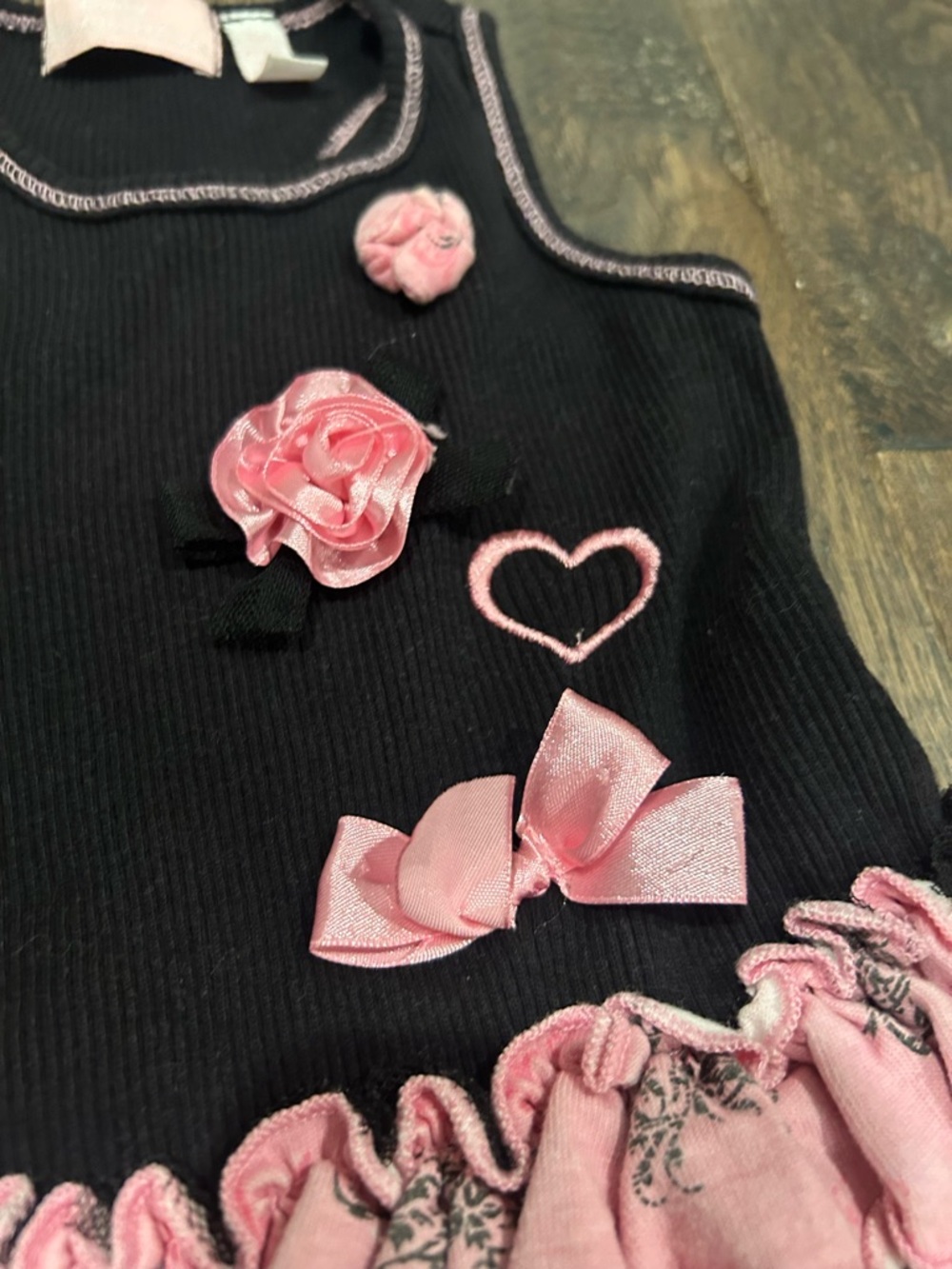 Black & Pink Ruffled Tutu Dress with Floral Appliqué size 12 months - Picture 3 of 6